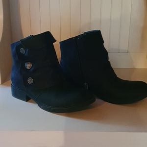 Black, blowfish books